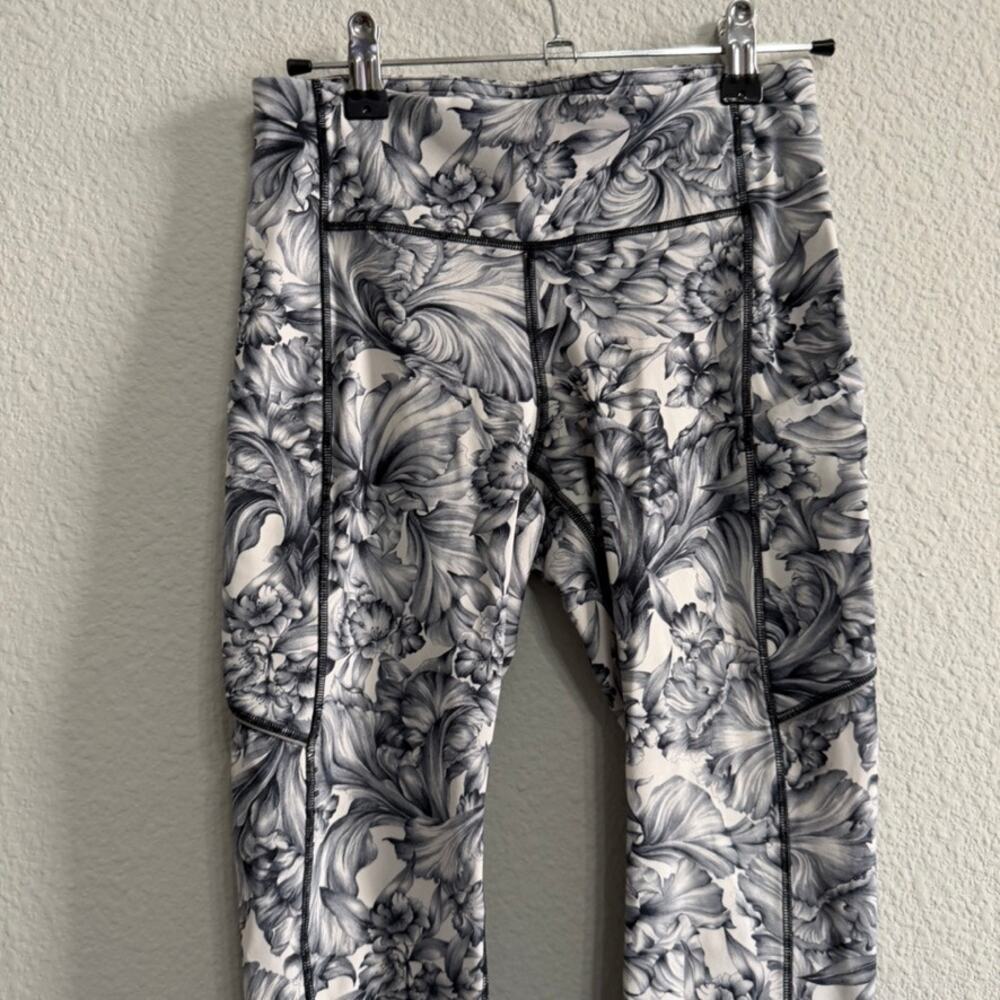 Lululemon Speed Up Crop 21" Light Garden White Black Leggings Size 4 Luxtreme - Picture 4 of 10